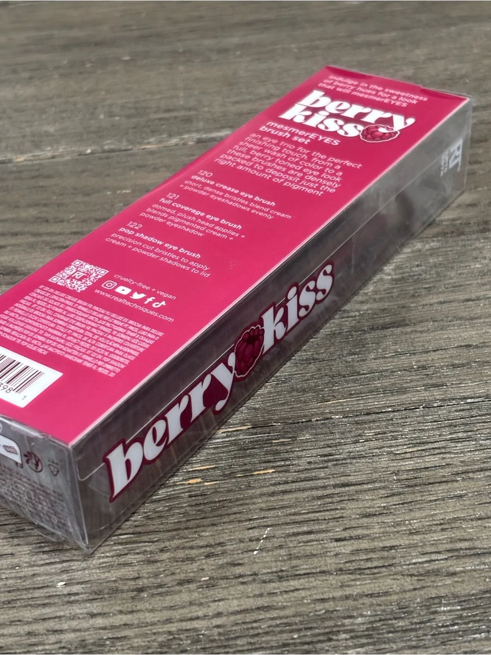 Real Techniques Limited Edition Berry Kiss Makeup Set